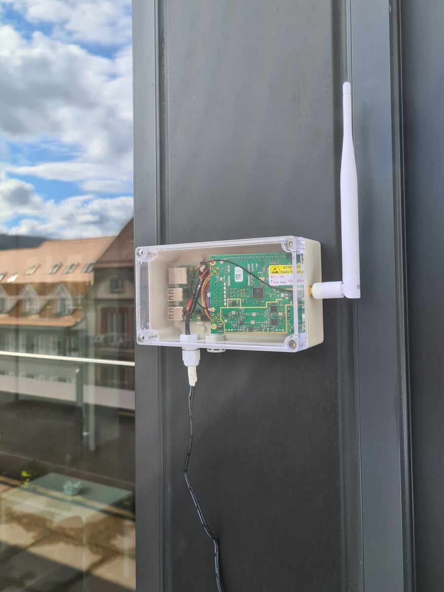 LoRaWAN Gateway im wasserdichten Gehäuse auf unserer Dachterrasse